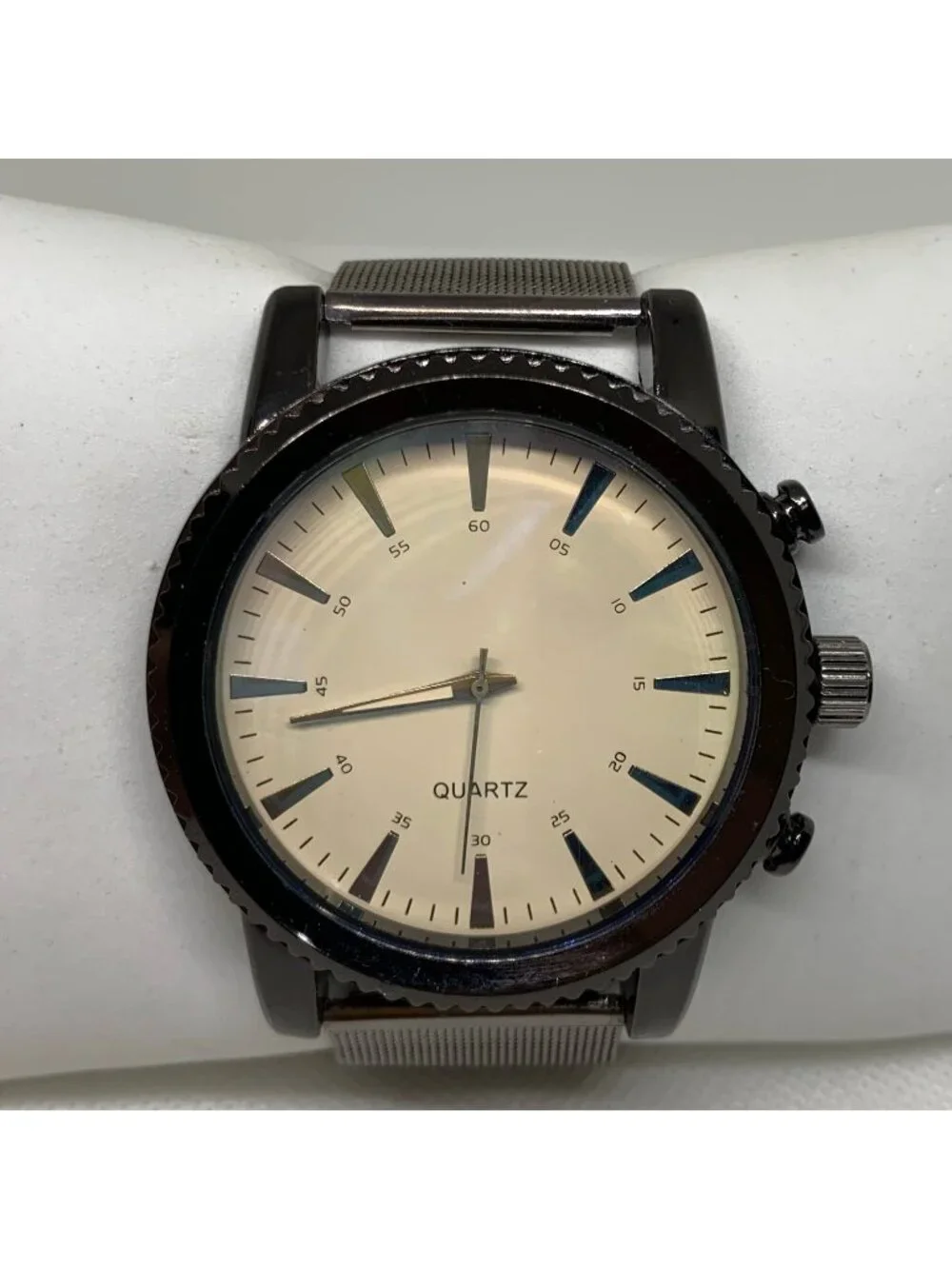 Men’s quartz analog watch black tone 49mm beige dial mesh band running